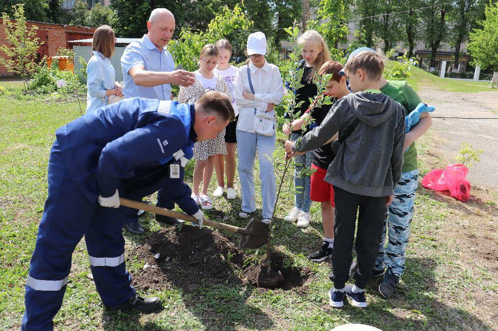 ТРОО «Экологическая защита» и Полипласт Новомосковск провели акцию «Яблоко Ньютона»