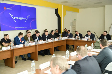 Председатель Правительства Тульской области Михаил Пантелеев встретился с резидентами НПЦ «ТулаДрон» и представителями ПИШ