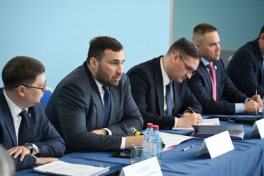 Председатель Правительства Тульской области Михаил Пантелеев и руководители химических предприятий обсудили развитие отрасли в регионе