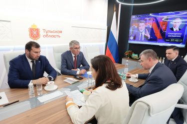ПМЭФ-2026: Дмитрий Миляев встретился с председателем партии ЛДПР Леонидом Слуцким